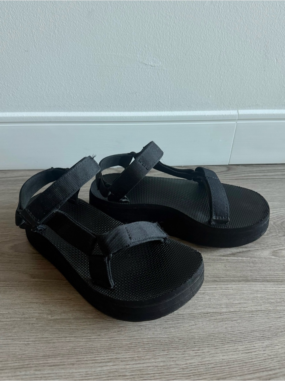 Teva Flatform Universal Platform Sandal in Black Women’s US 7
